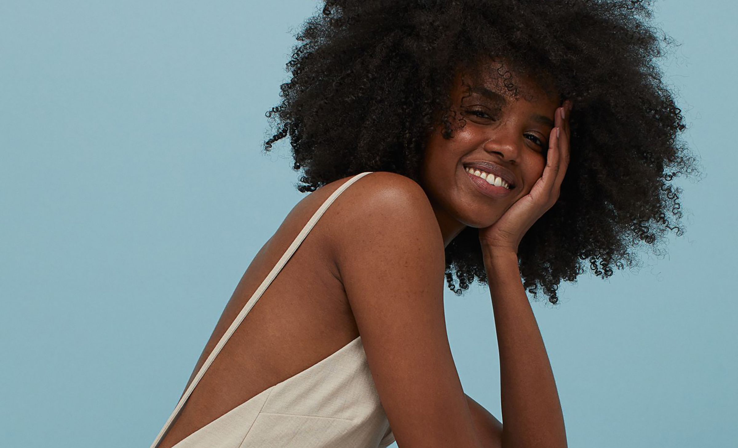 Werden sofort geshoppt: Laut H&M, Zara & Co. sind Kleider in Beige DER Modetrend im Sommer 2021