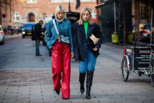 Modetrend Jeans mit Nadelstreifen: Wir verraten, wie der Trend-Look im Herbst 2021 gelingt!