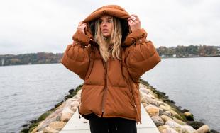 Auf diese weichen Puffer Jackets setzen wir im Winter 2021 – denn sie sind jetzt Modetrend