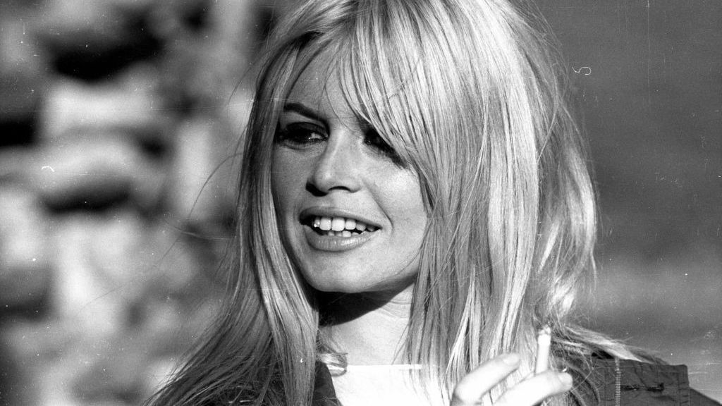 Danke, Brigitte Bardot! Der Gringe ist der lässige Frisuren-Trend mit Pony für den Sommer 2021