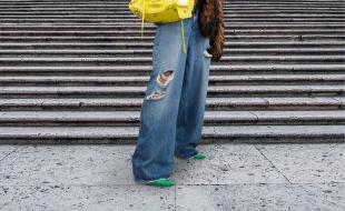 Boyfriend Jeans werden nur von der Generation Z getragen? Wohl kaum! Im Herbst werden sie zum lässigen Modetrend