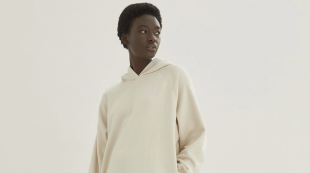 Bequemer Modetrend: Dieses gemütliche Trend-Kleid von H&M tragen wir im Herbst 2021 rauf und runter