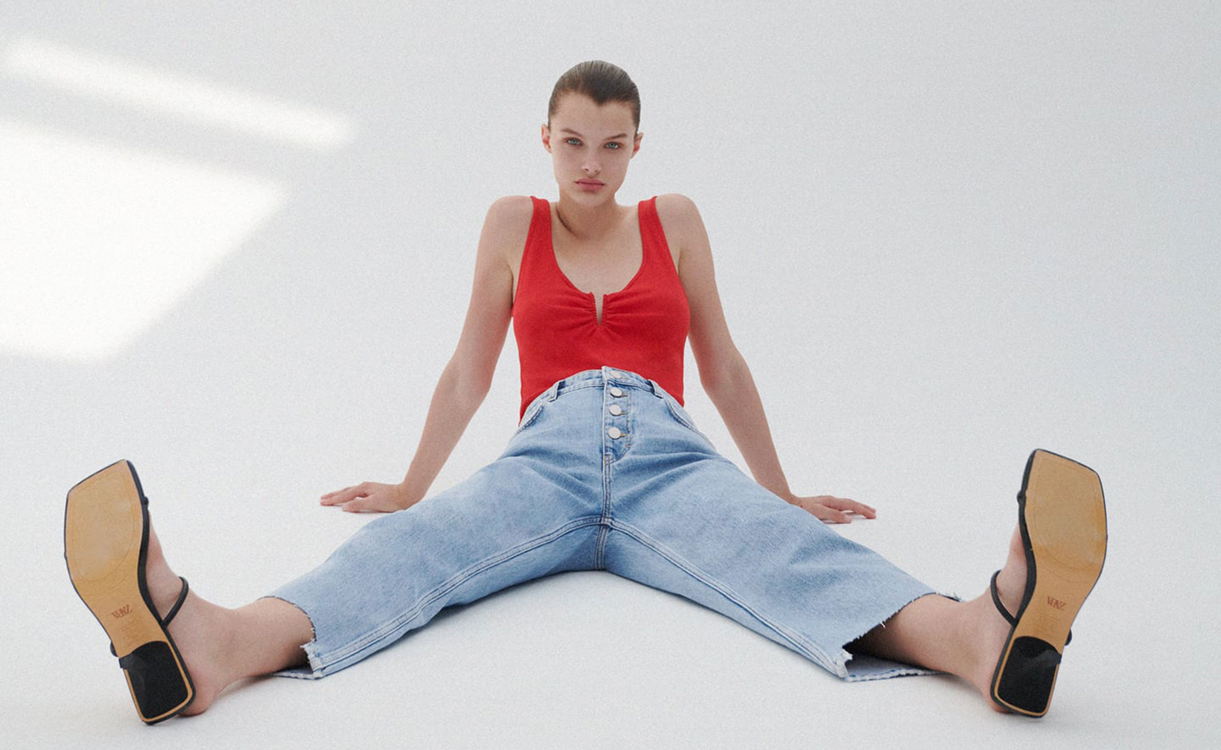 So einfach, so gut: Helle Straight Leg Jeans sind der wirkungsvolle Modetrend im Sommer 2021